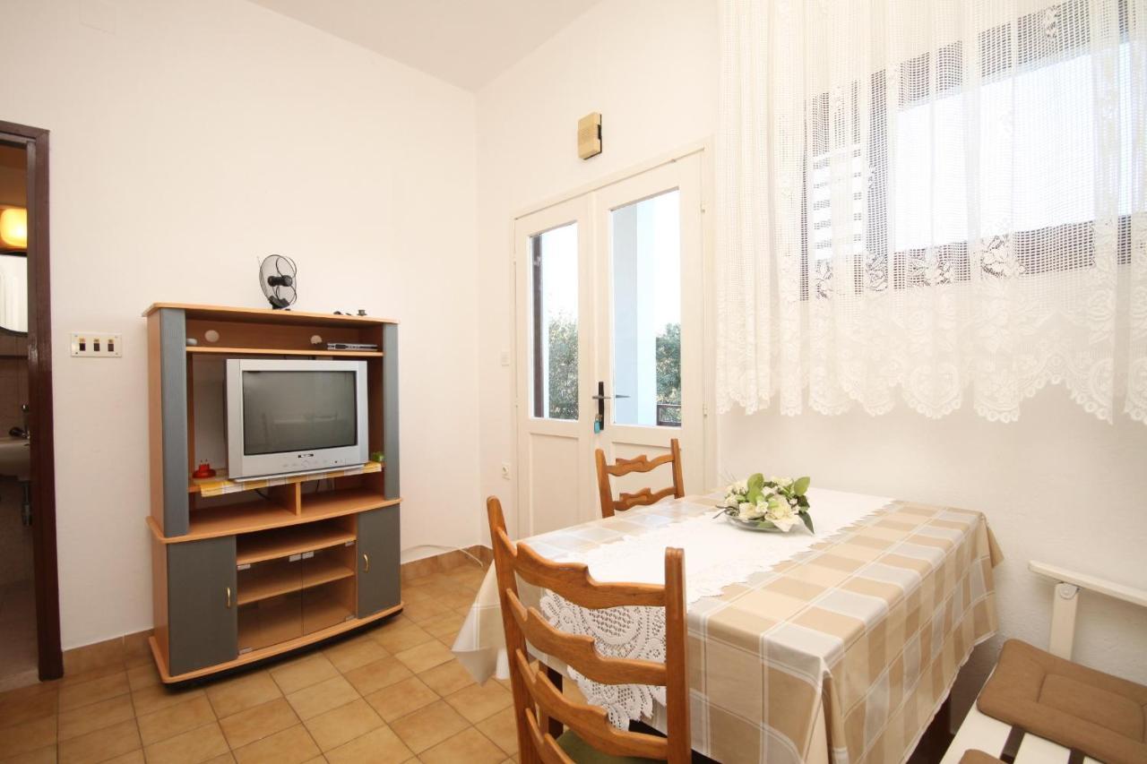 Apartment Kukljica 8237C Екстериор снимка